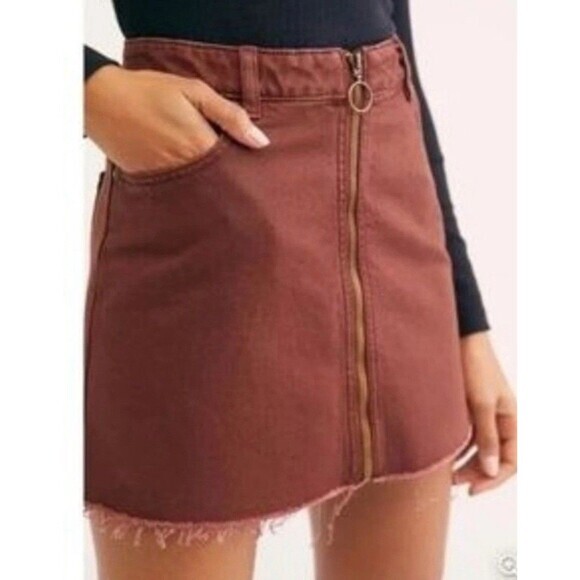 We‎ The Free Rust Brown Red Denim Zip Front Mini Skirt Raw Hem Womens Sz 24 XXS - Picture 1 of 9